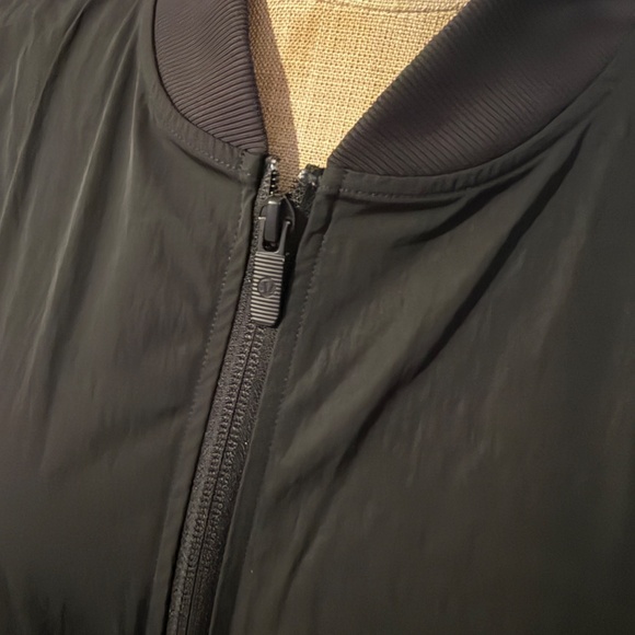 Lululemon Lightweight Hem-Cinch Bomber Jacket in Black Size Small - Picture 3 of 8